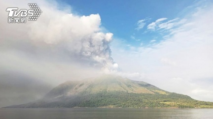 印尼魯昂火山又爆發　噴煙5公里急發最高級警報