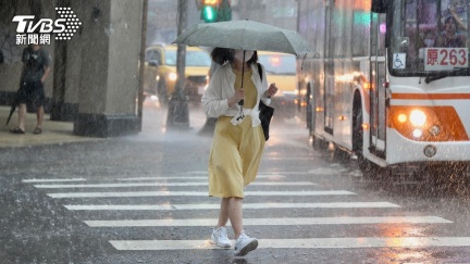 記得帶傘！全台5縣市大雨特報　雨彈一路下到晚上