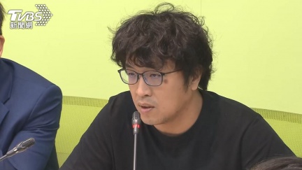 沈伯洋「衝北檢提告」！代父告粉專　放話：再告傅崐萁