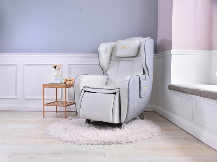 沙發按摩椅領導品牌 FUJI愛沙發系列熱銷18萬台備受肯定！FUJI AI愛沙發是一款帶來全新居家美學體驗的按摩椅，融合典雅外型與多項設計巧思，為生活空間帶來令人嚮往的細膩質感 FUJI 提供