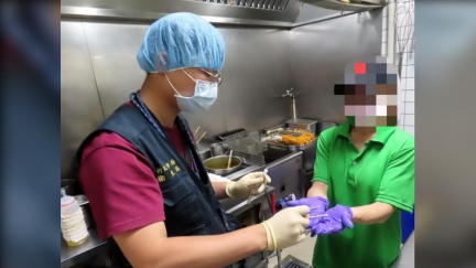遠雄鴻屋咖哩11人食物中毒　驗出沙門氏菌移送檢調