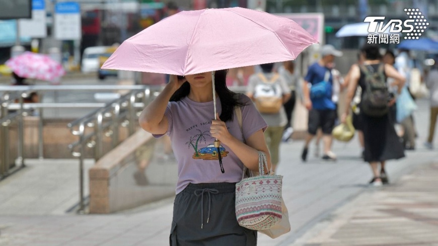 極端高溫延續到週六將有豪雨接力襲台。（示意圖／胡瑞麒攝）