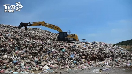 垃圾山成「台灣新百岳」！總量84萬噸逾十年才能去化