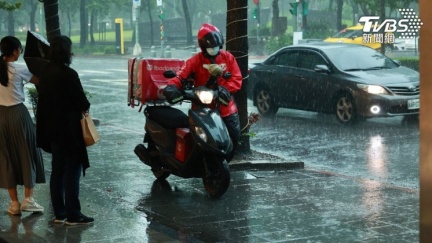 大台北炸雨！竟有「1神地」超乾爽　鄭明典：龜神坐鎮