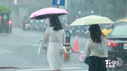 輕颱山陀兒悠哉慢步遊台灣　7縣市慎防「紫爆雨彈」