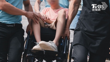 花蓮爆教保員虐待！9歲童坐輪椅「綑綁8小時」　逼穿尿布羞辱