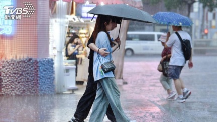 國家警報大響！大雷雨轟7地　10縣市大雨特報下到晚上