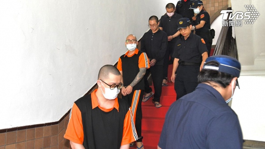 台版柬埔寨虐死3人的詐騙集團高院開庭，詐團首腦杜承哲（前起）、成員洪俊杰、薛隆廷、王昱傑等四人出庭。（資料圖／胡瑞麒攝）