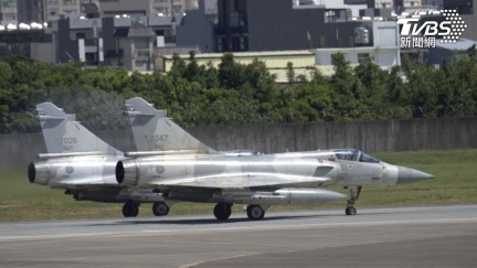 新竹幻象戰機飛一半「失去動力」墜海　飛官跳傘失聯