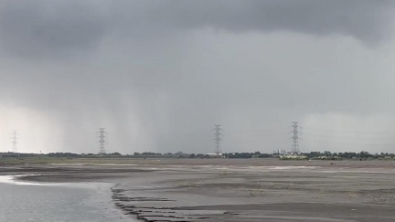 濁水溪口驚現「強烈雨瀑」　狂瀉直下畫面曝