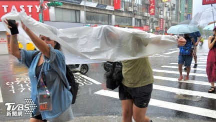 要降溫了！高溫跌破30度　這天雨最猛「下到發紅」