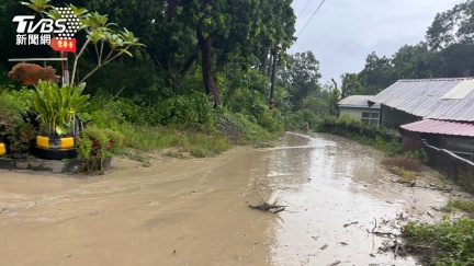 雨彈開炸！高雄六龜爆發土石泥流　3戶17居民急撤離