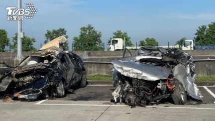 國1車禍「人拋飛、車扭成鐵球」3死　目擊駕駛：2車在追逐