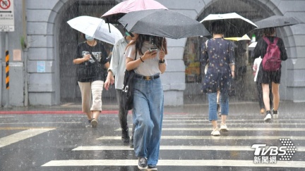 燕子颱風最快週六生成估超靠近台灣　1地雨彈灌到發紅