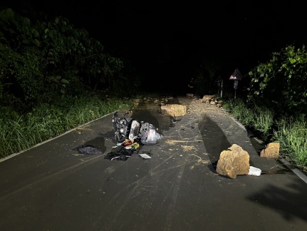 大雨釀災三峽騎士遭落石狠砸急送醫　失事路段暫封閉