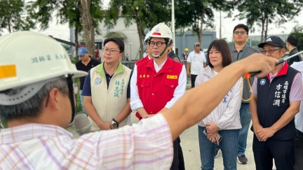 高雄市明停班課　陳其邁臉書遭灌爆：最瀟灑的男人