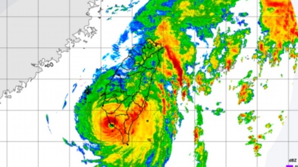 山陀兒登陸「小港風雨瞬間停止！」　粉專：就是颱風眼，快躲