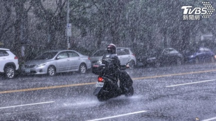 雨區又擴大！12縣市大雨特報　一路下到明早