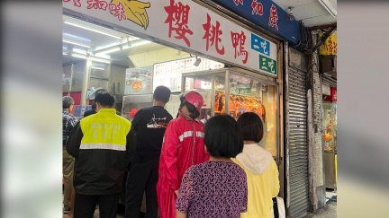 還沒中午「穿制服買飯」被公審　消防員嘆：我們也是媽生的