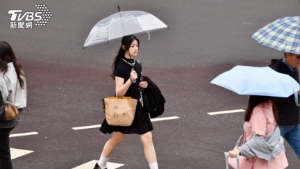 康芮颱風挑戰中颱！最新路徑「大轉彎北上」　週末5地灌雨