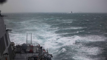 美加2軍艦「齊穿越台海」！畫面曝光　日媒：目的在牽制中國