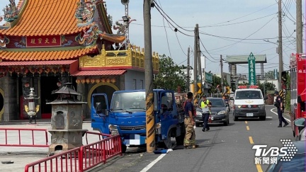 台南麻豆關帝廟外小貨車撞電杆　駕駛送醫不治