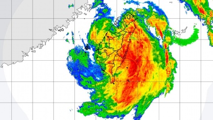 康芮減弱成中度颱風了　氣象署：暴風圈略為縮小