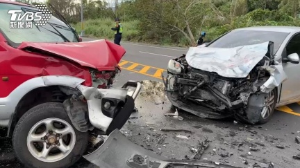 台東吉普車逆向跨雙黃線3車相撞釀1死　撞擊瞬間曝