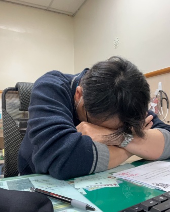 李佳穎醫師開診日不但得收治一堆感冒病患，自己也中鏢流感。（圖／翻攝自「@chiaying.li.12」Threads）