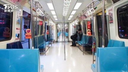 板南線江子翠往龍山寺「突冒燒焦味」緊急停車　北捷說明原因