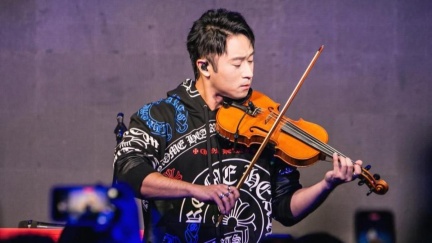 獨／緬甸強震！男歌手赴泰巡演嚇壞了　率民眾逃出餐廳