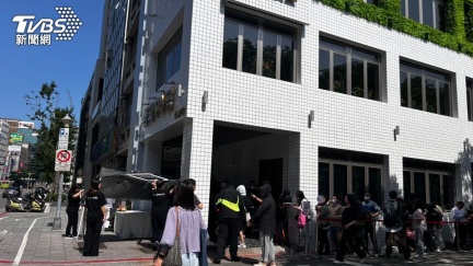 金豬食堂今開幕！凌晨排滿人「搶免排金卡」