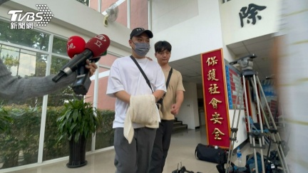 涉閃兵遭拘提！阿虎「手包外套」移送複訊：謝謝關心
