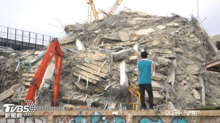 曼谷審計大樓震垮奪89命　泰國法院對17人發出逮捕令