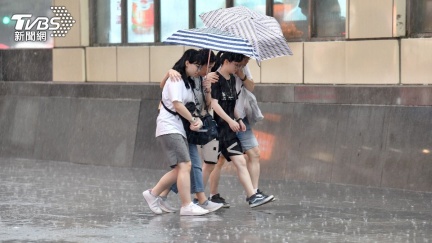 濕熱又雷雨！這天起變天降溫　下週恐有颱風生成