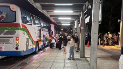 花蓮大雨土石流淹沒鐵軌北迴線中斷　晚間進場搶修