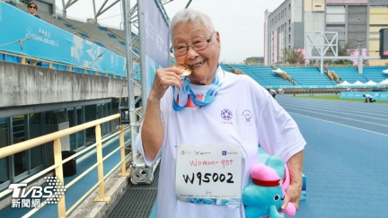 世壯運／「水陸兩棲」97歲唐成瑤200公尺田徑再奪金