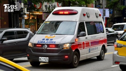 三峽汽車暴衝撞人群　10多人受傷4人無生命跡象