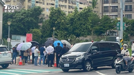 媽媽回家了！三峽車禍女騎士招魂　兒擲筊1次就允杯