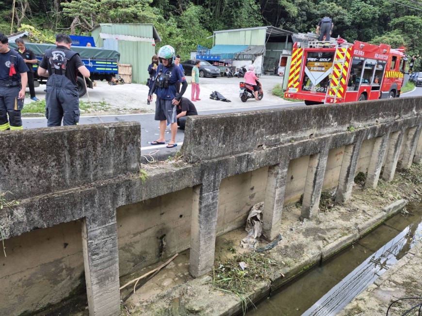 快訊／新北男子墜排水溝「頭部嚴重外傷」　命危搶救中