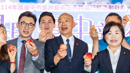 韓國瑜虧「最近羞於見人」　傅崐萁尷尬大笑