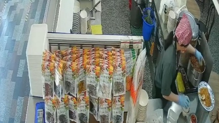 女員工怕浪費！倒剩食回鍋滷　台南「周氏蝦捲」曝補償措施