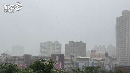 高雄大雨狂炸　市府緊急宣布1地區4里1國中停班停課