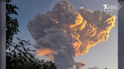 印尼火山爆發！　新航酷航等飛峇里島航班取消