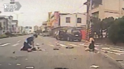 畫面曝！台南母女上工慘遭撞飛雙亡　肇事女嚇呆癱軟跪地