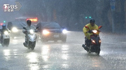 雨還沒下完！8縣市豪、大雨特報　2地區「連下4天」