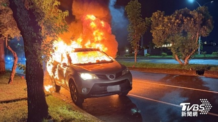 台東驚傳火燒車　縣議員楊秋珍座車全毀剩骨架