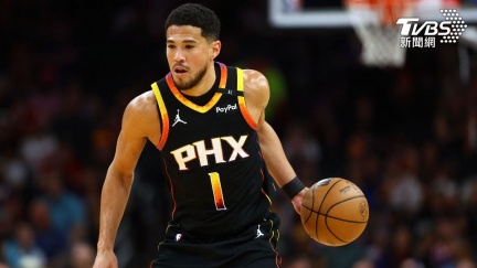 NBA／太陽2年42億續約布克　刷新單季最高薪紀錄