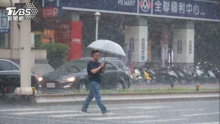 明6地雨勢猛烈！紅霞影響持續　3地熱到亮黃燈