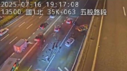 國1北上泰山轉接道工程車遭撞　4車事故影響2線道